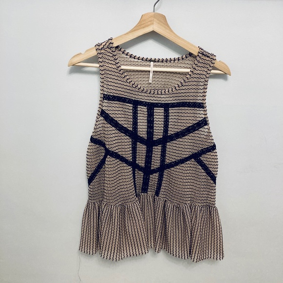 Free people size small blouse with no sleeves - Picture 2 of 2